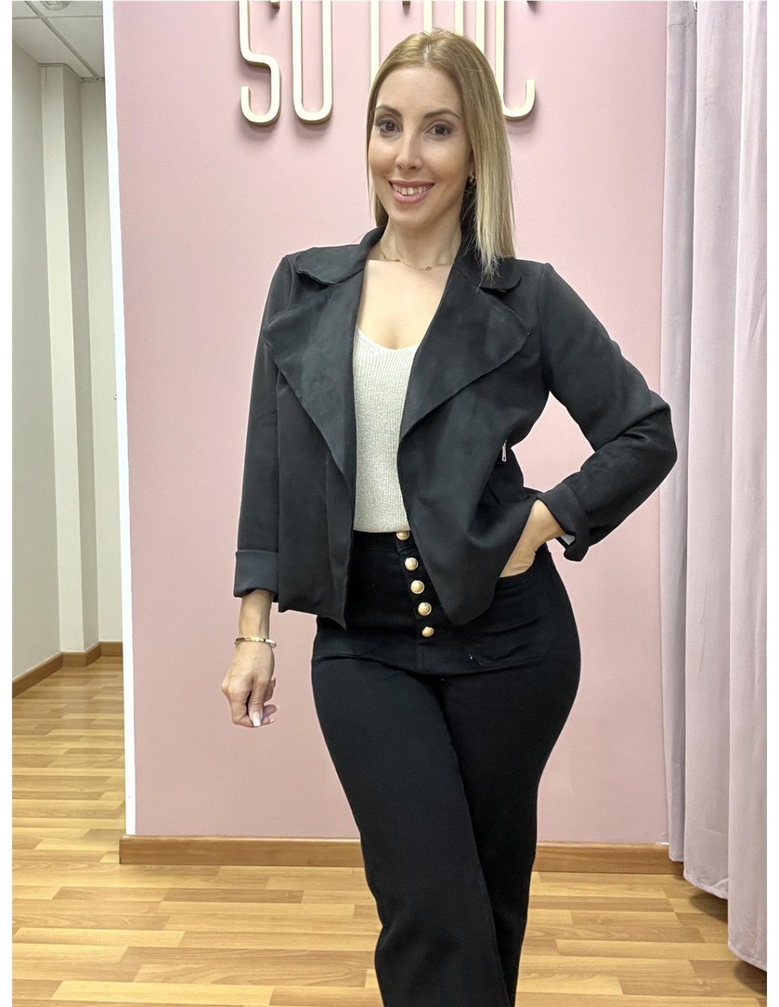 CHAQUETA CORTA ANTELINA NEGRO