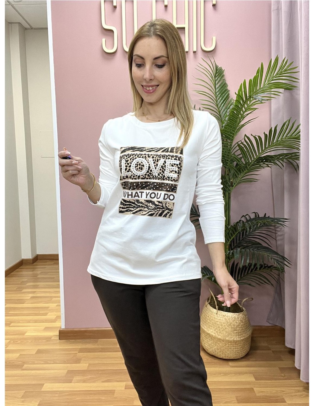 CAMISETA LOVE STRASS